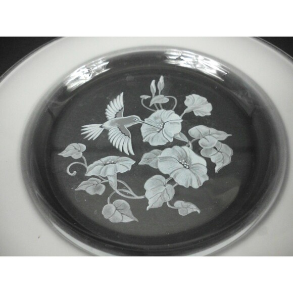 Vintage Avon Hummingbird Crystal Collection Dinner Plate Dish 10.5 Inch - Picture 2 of 3